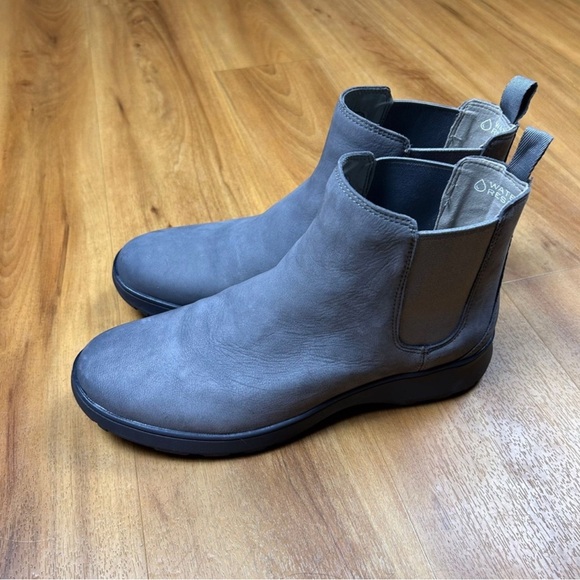 Vionic Gray Winter & Rain Boots size:10 - Picture 2 of 16